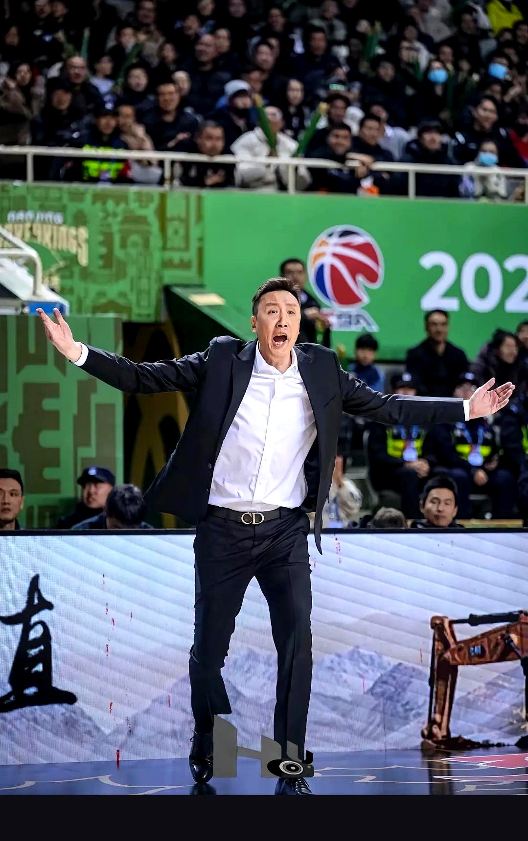 赛后突围战来临,深圳男篮围绕德甲止住颓势,引发热议,资深球员宣示担当 赛后突围战来临,深圳男篮围绕德甲止住颓势,引发热议,资深球员宣示担当